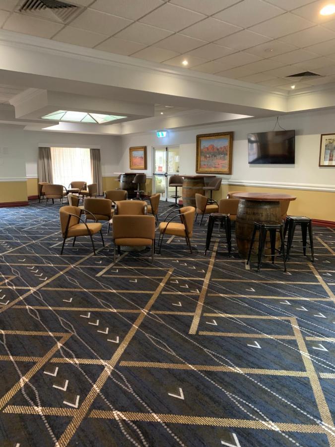 The Kidman Wayside Inn Griffith Bagian luar foto