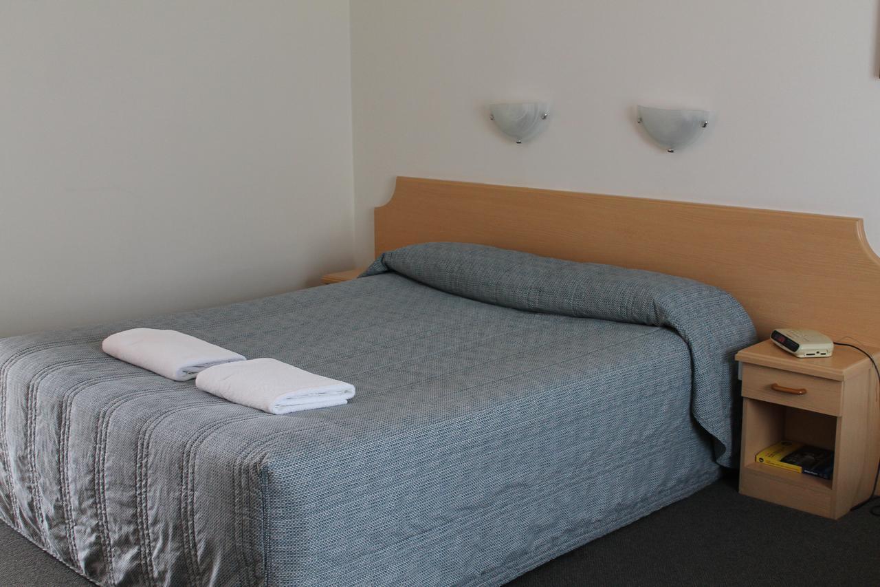 The Kidman Wayside Inn Griffith Bagian luar foto