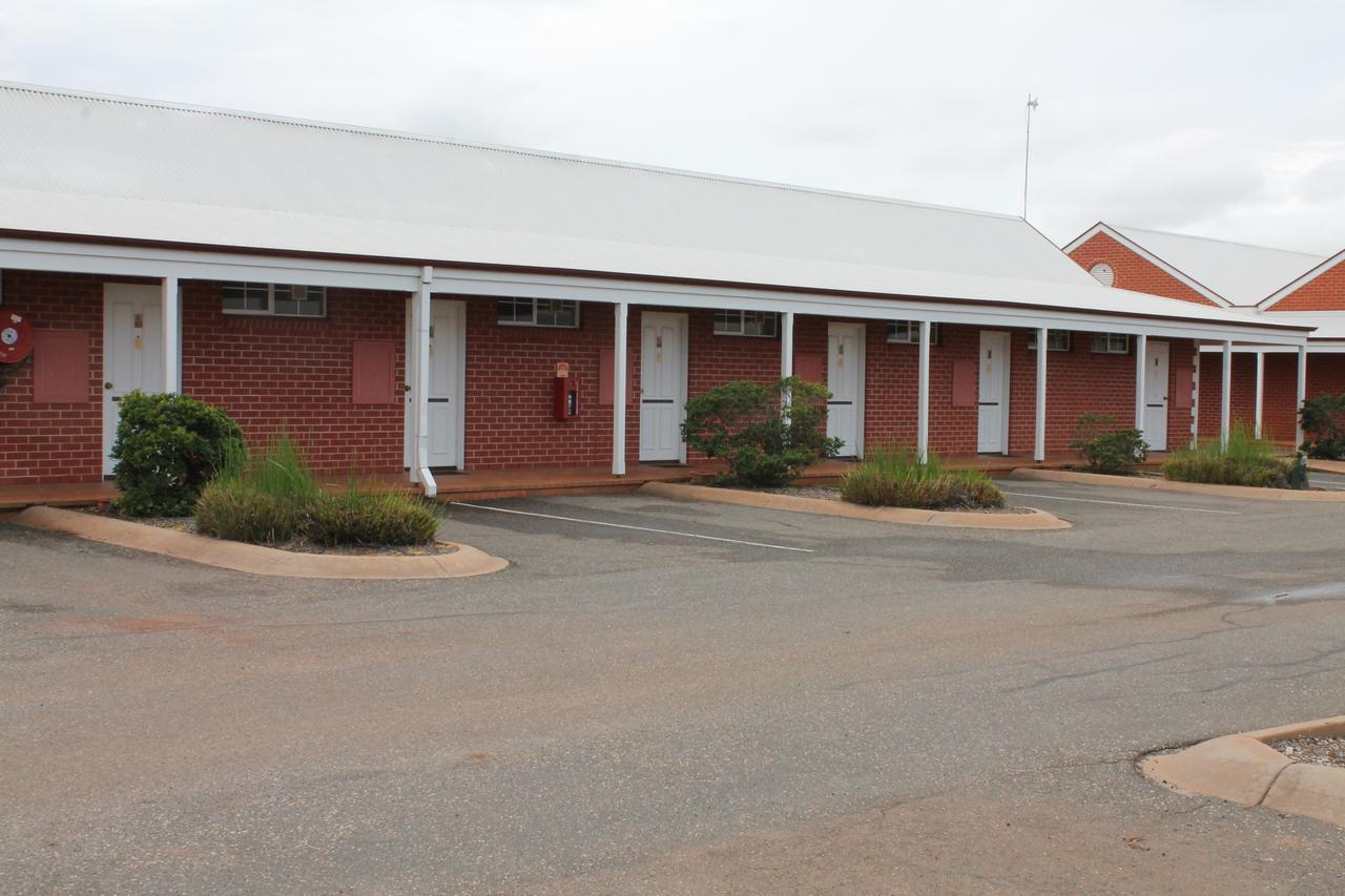 The Kidman Wayside Inn Griffith Bagian luar foto