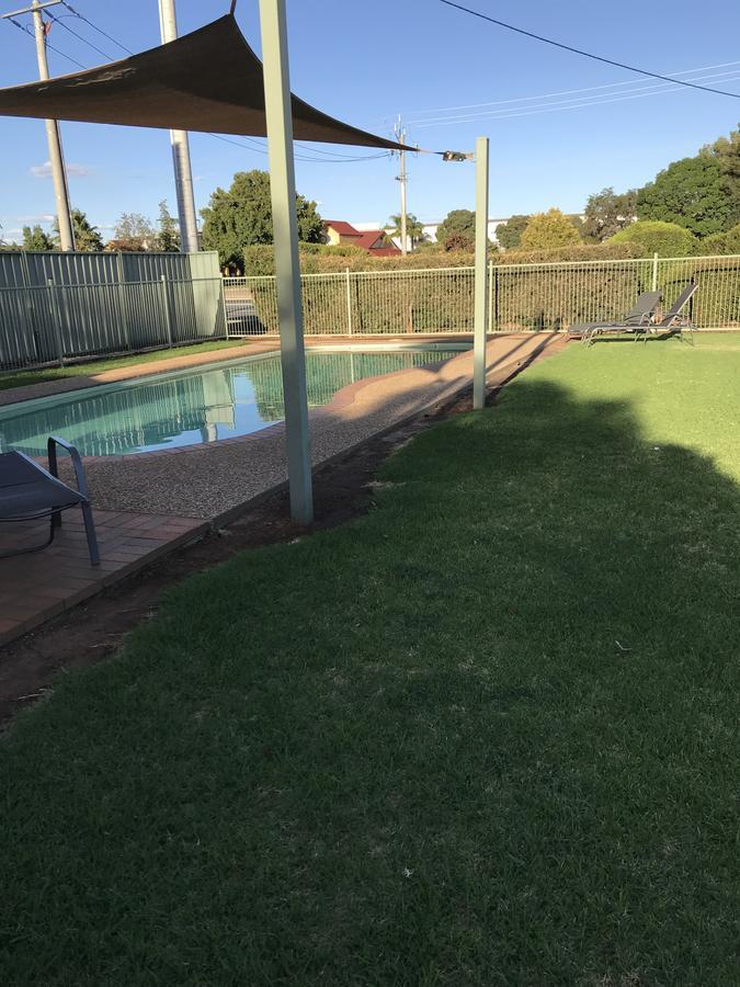 The Kidman Wayside Inn Griffith Bagian luar foto